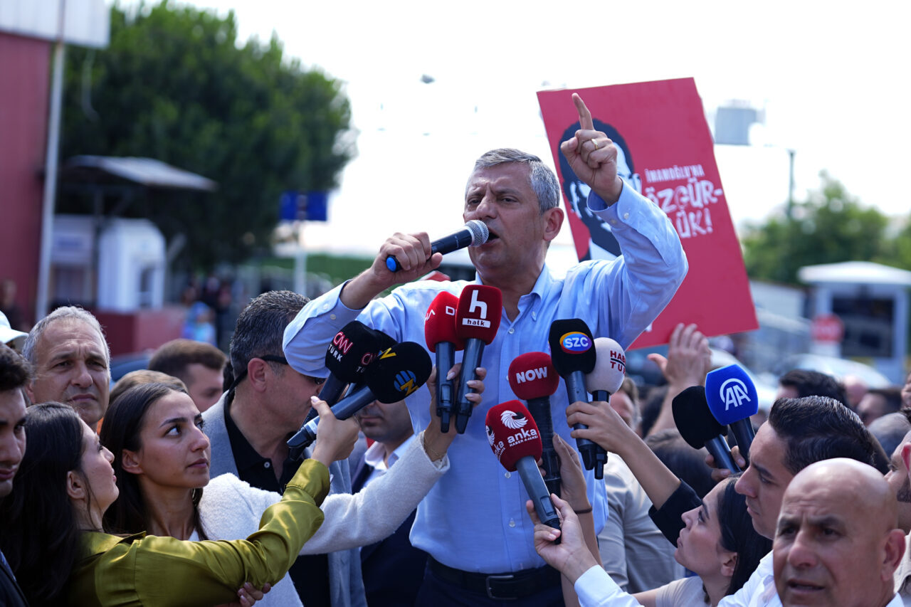 - "Biz, Ekrem Başkan'ımızla beraber, Mansur Başkan'ımızla beraber, tüm belediye