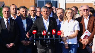 İSTANBUL (AA) – CHP Grup Başkanı Özgür Özel, Silivri'de "İmamoğlu