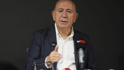 İSTANBUL (AA) – CHP İstanbul İl Başkanlığı'nda düzenlenen törenle 200