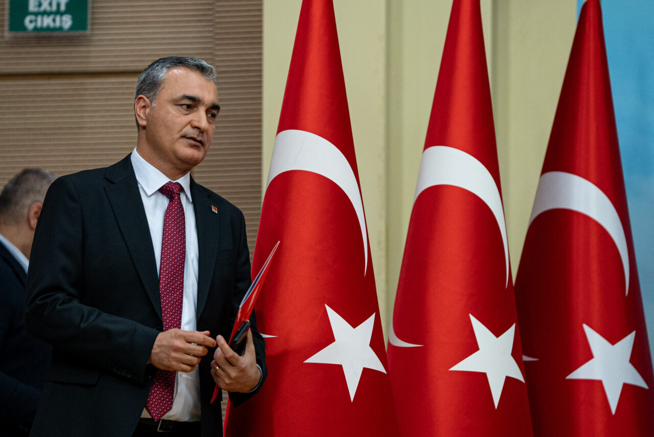 - "8 il başkanımız yönetimleriyle ve disiplin kurullarıyla beraber görevden