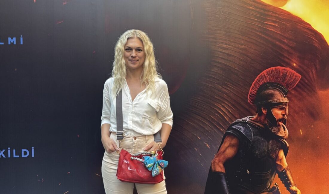 - Sinema yazarı Serkan Baştimar:
- "Tipik Nolan gösterişi ve epik