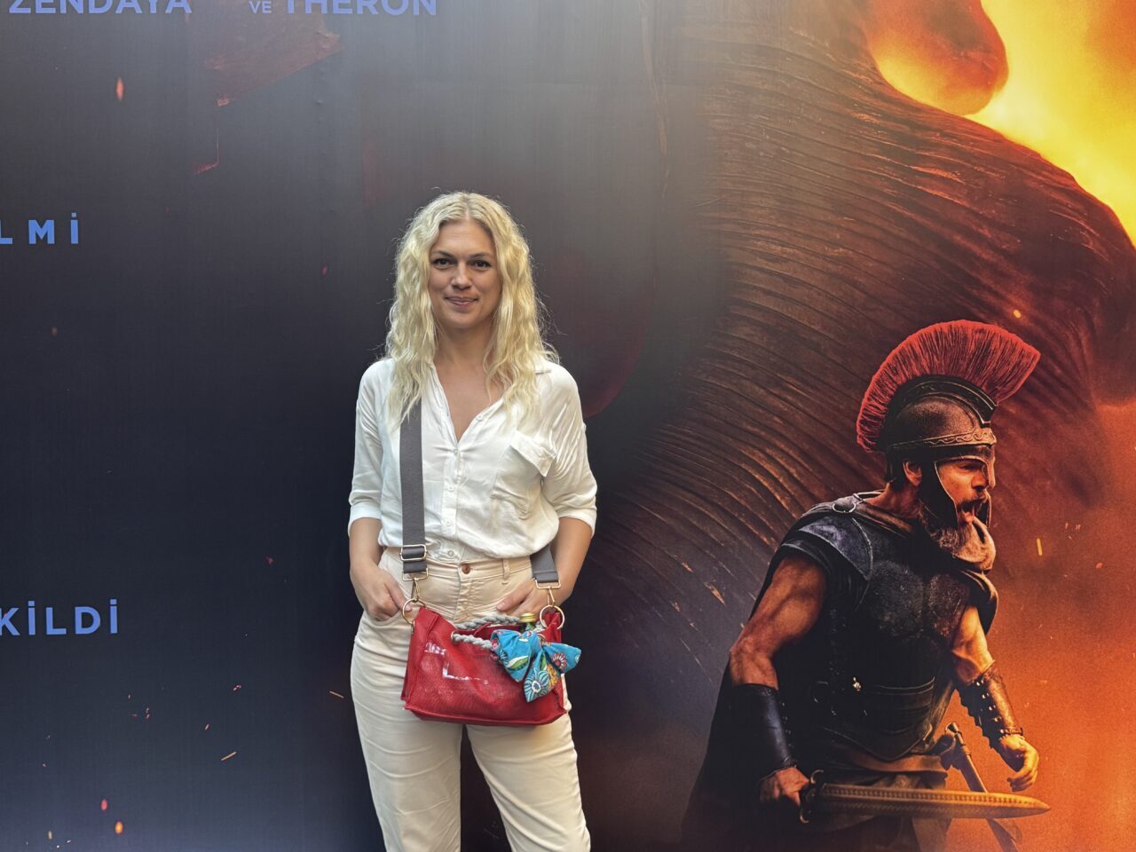 - Sinema yazarı Serkan Baştimar:
- "Tipik Nolan gösterişi ve epik