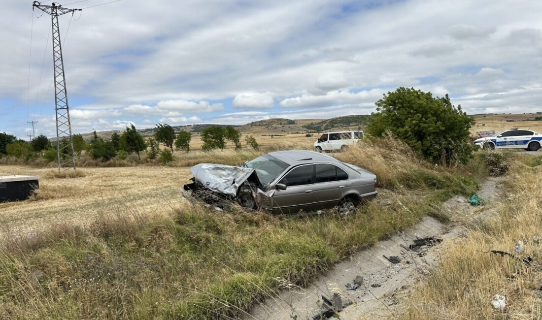 ÇORUM (AA) – Çorum'un Alaca ilçesinde çarpışan iki otomobildeki 5