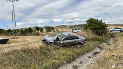 ÇORUM (AA) – Çorum'un Alaca ilçesinde çarpışan iki otomobildeki 5