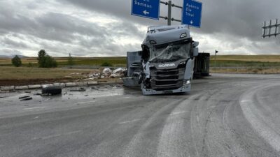 - Kaza, güvenlik kamerasınca kaydedildi