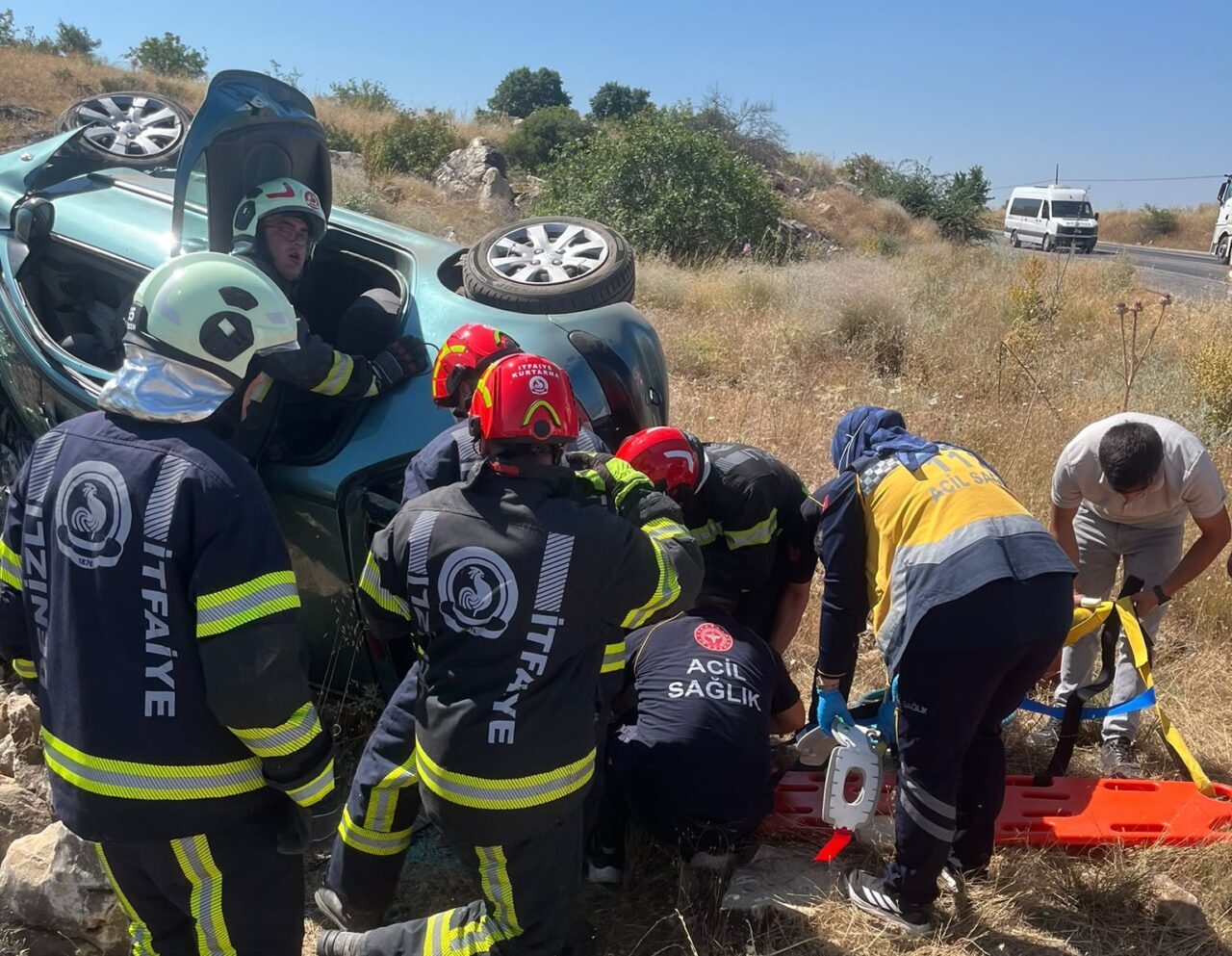 DENİZLİ (AA) – Denizli'nin Bekilli ilçesinde otomobilin devrilmesi sonucu 4