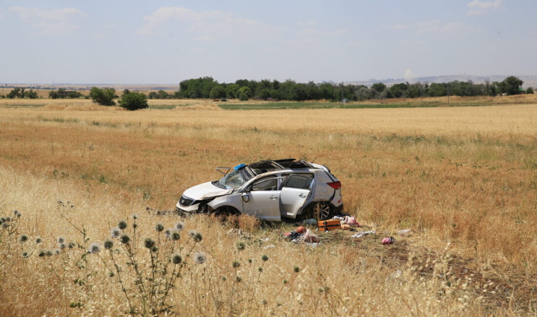 DİYARBAKIR (AA) – Diyarbakır'ın merkez Bağlar ilçesinde şarampole devrilen otomobildeki
