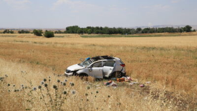 DİYARBAKIR (AA) – Diyarbakır'ın merkez Bağlar ilçesinde şarampole devrilen otomobildeki