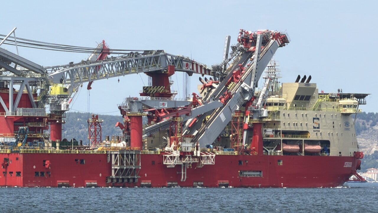 ÇANAKKALE (AA) – Romanya'daki doğal gaz boru hattı döşeme çalışmalarında
