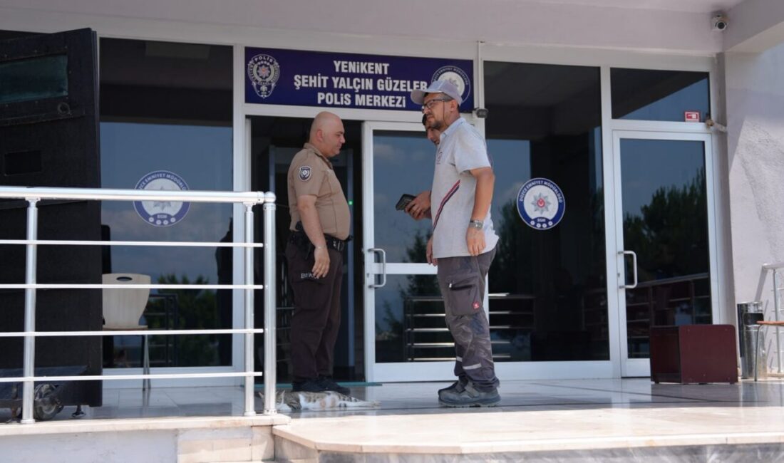 DÜZCE (AA) – Düzce'de temizlik işçisi, yol kenarında bulduğu altın