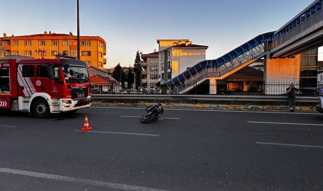 DÜZCE (AA) – Düzce'de meydana gelen zincirleme trafik kazasında motosiklet