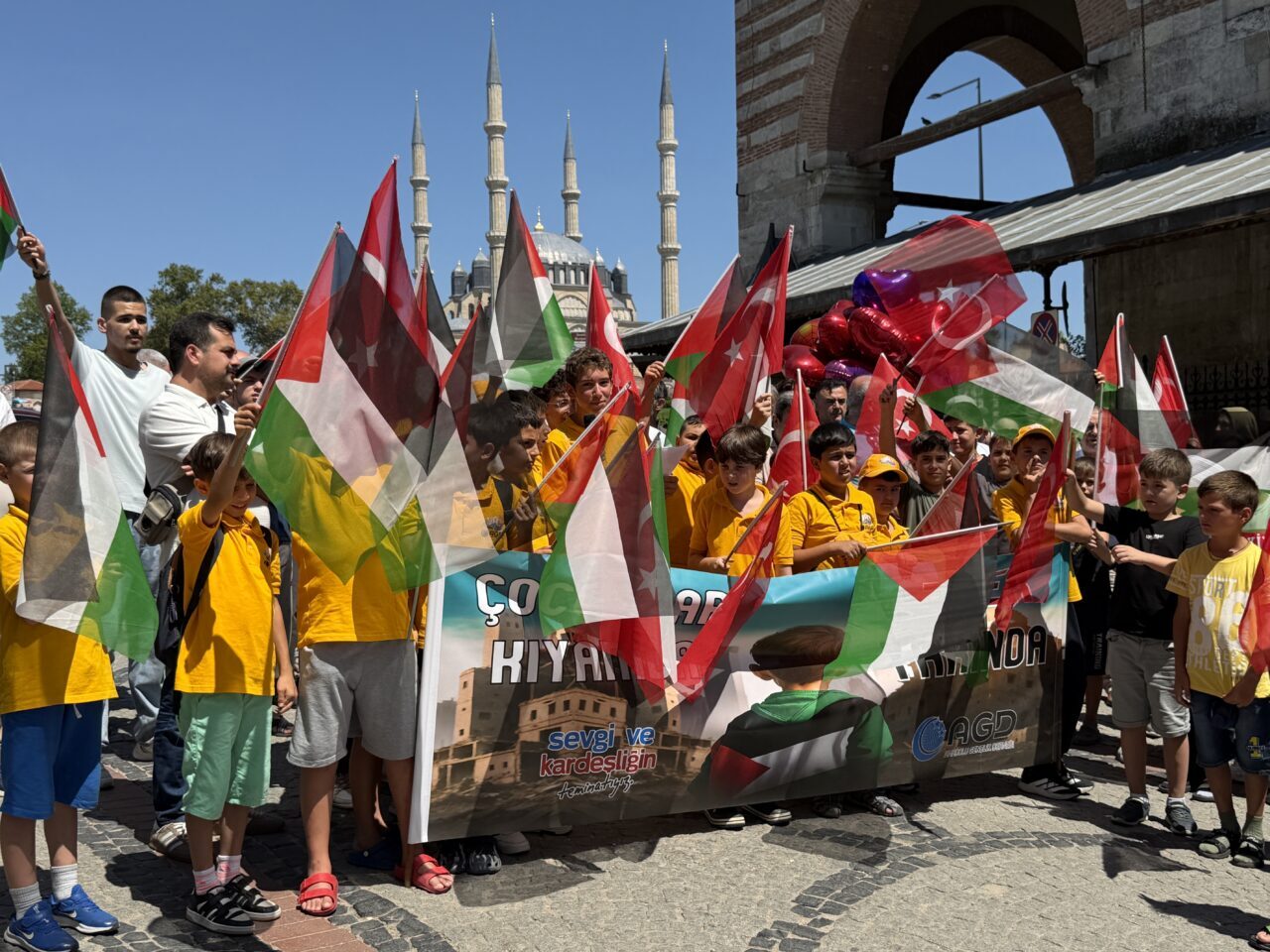 - 11 yaşındaki Aybars Eymen:
- "Edirne'den Gazze'ye, direnişe bin selam,