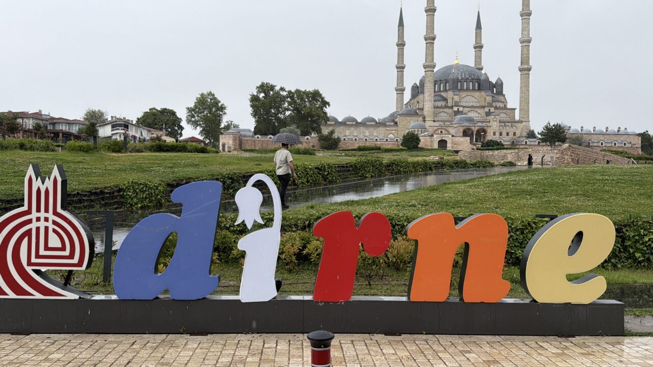 EDİRNE (AA) – Edirne'de dün gece başlayan ve gündüz saatlerinde