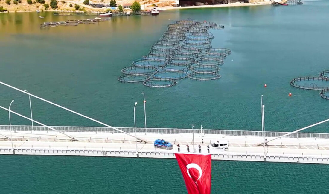 ELAZIĞ (AA) – Elazığ'ın Ağın ilçesinde, Keban Baraj Gölü üzerinde