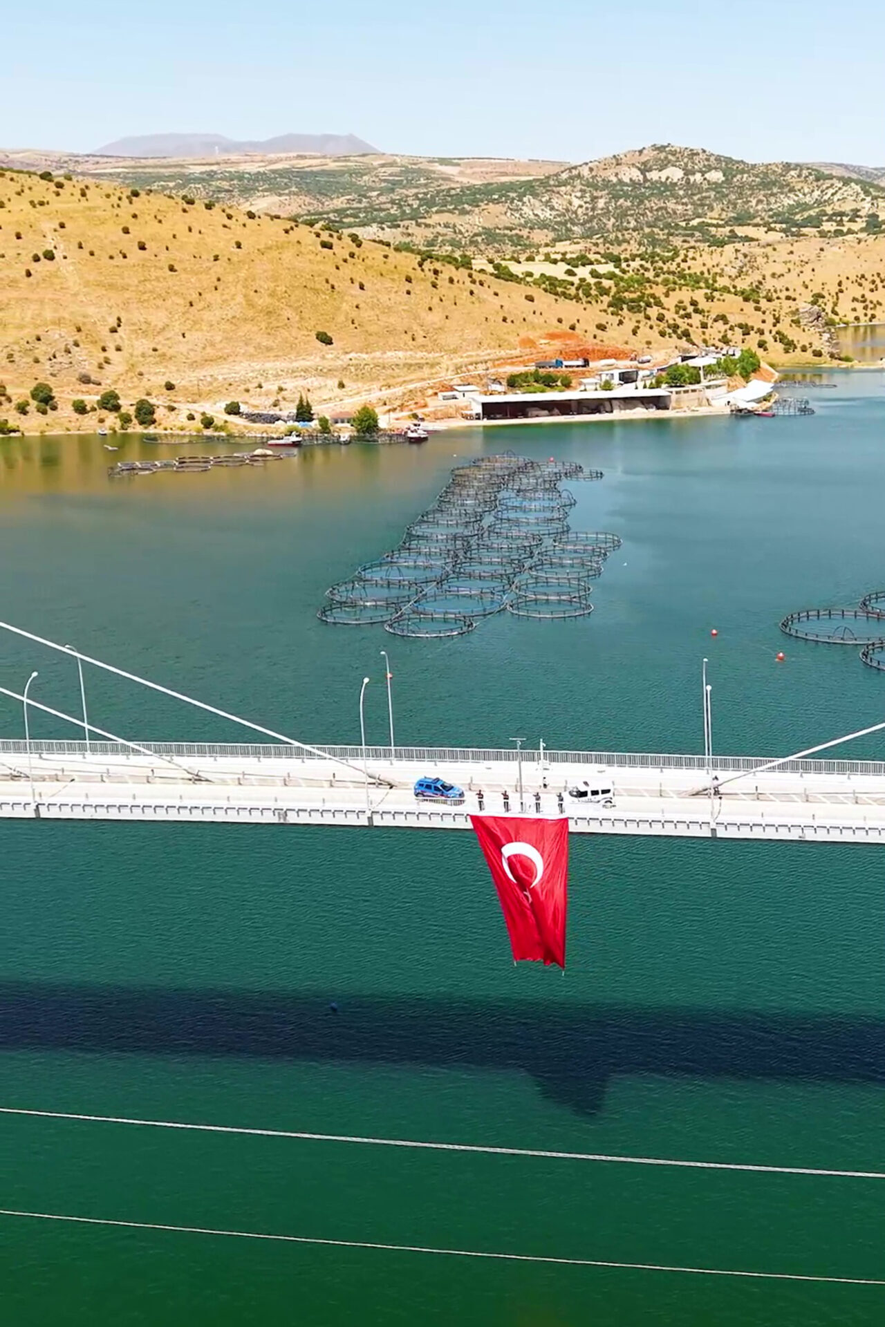 ELAZIĞ (AA) – Elazığ'ın Ağın ilçesinde, Keban Baraj Gölü üzerinde