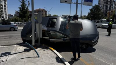 ELAZIĞ (AA) – Elazığ'da iki otomobilin çarpışması sonucu 5 kişi