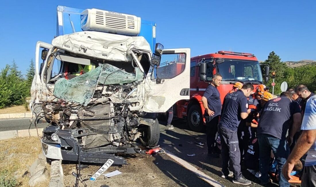ELAZIĞ (AA) – Elazığ'da iki tırın çarpışması sonucu sürücülerden biri