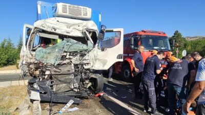 ELAZIĞ (AA) – Elazığ'da iki tırın çarpışması sonucu sürücülerden biri