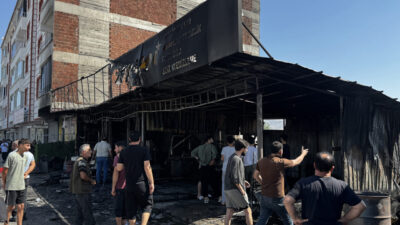 ELAZIĞ (AA) – Elazığ'ın Yazıkonak beldesinde yangın çıkan lastikçi dükkanı