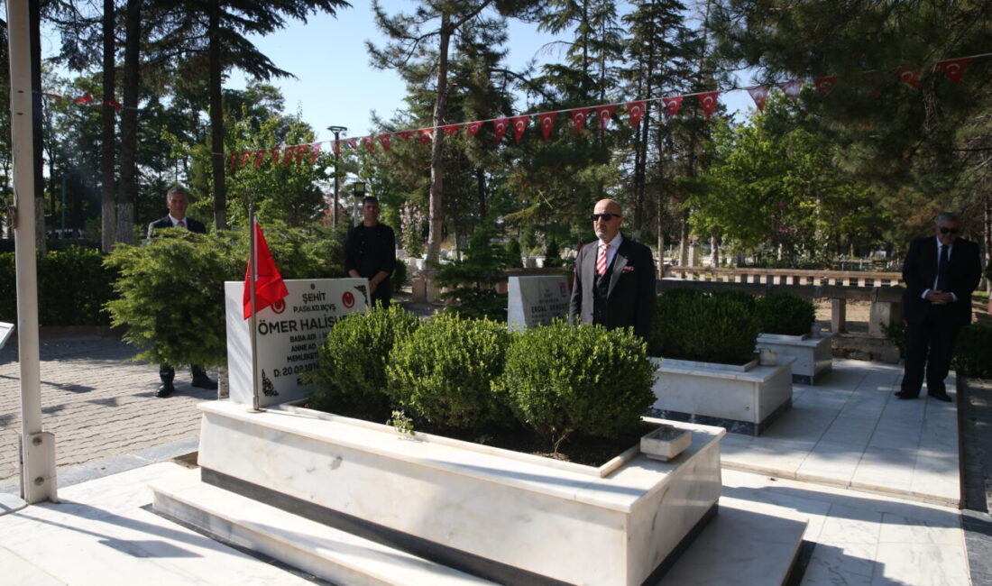 - "Ömer Halisdemir ihanet sürüsünün, ihanet şebekesinin içine dalıp Semih