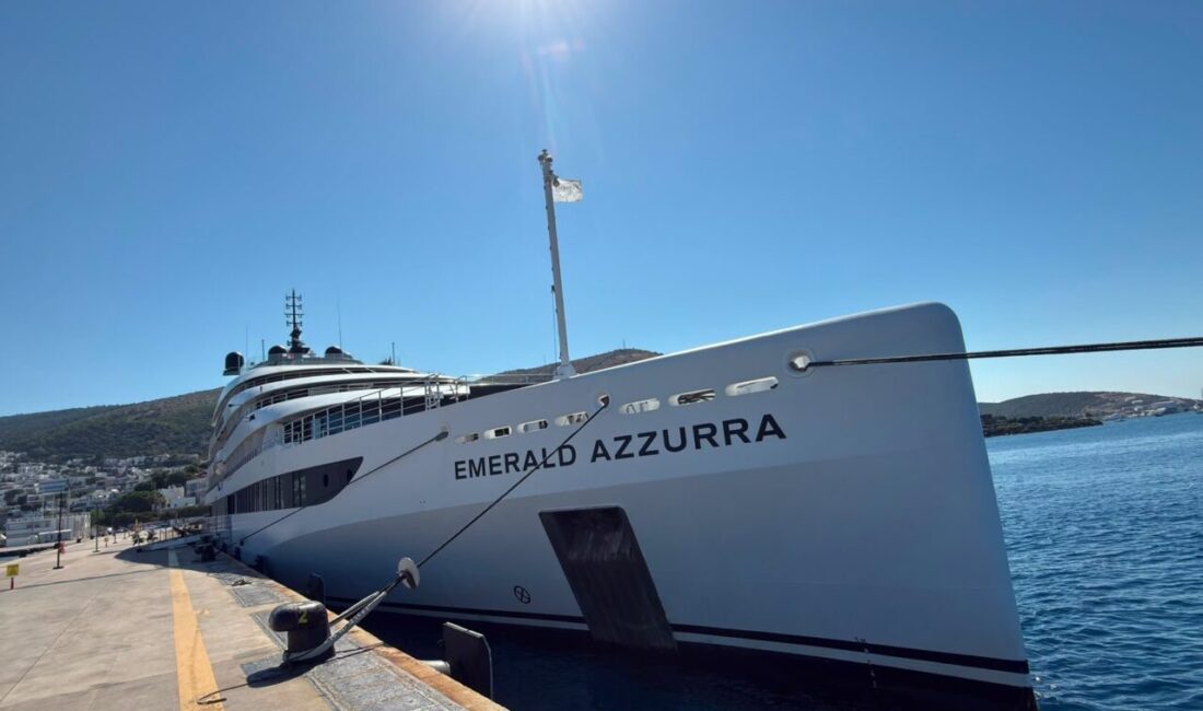 MUĞLA (AA) – Bahama bayraklı lüks kruvaziyer "Emerald Azzurra" ile