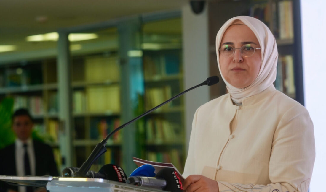 - TBMM Başkanvekili Bekir Bozdağ:
- "Eğer bir ülkenin lideri bütün