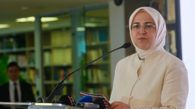 - TBMM Başkanvekili Bekir Bozdağ:
- "Eğer bir ülkenin lideri bütün