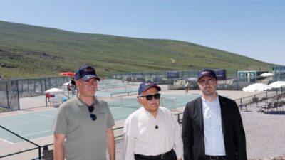 KAYSERİ (AA) – Kayseri Büyükşehir Belediye Başkanı Memduh Büyükkılıç, Erciyes'te