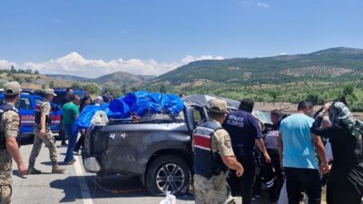 ERZİNCAN (AA) – Erzincan'da devrilen kamyonetteki 1 kişi hayatını kaybetti,