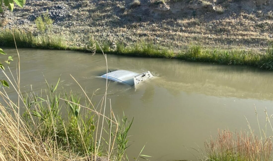 ERZİNCAN (AA) – Erzincan'da sulama kanalına düşen otomobilin sürücüsü ekiplerin