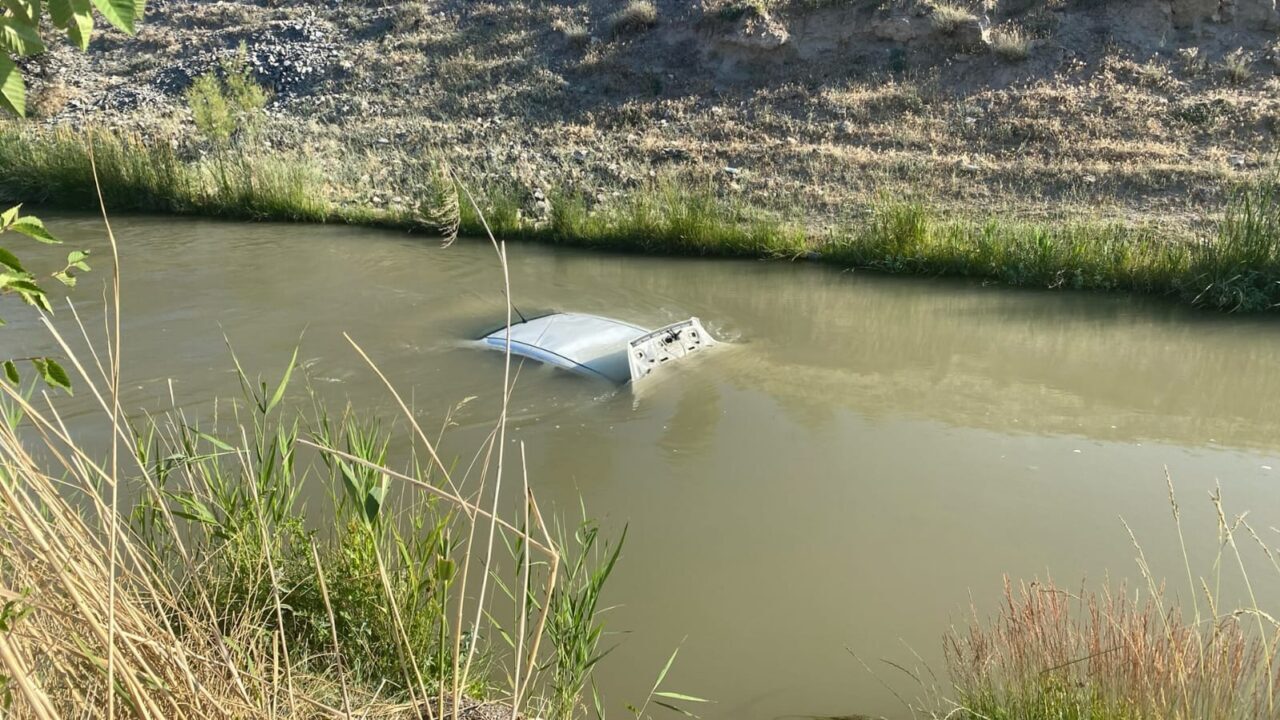 ERZİNCAN (AA) – Erzincan'da sulama kanalına düşen otomobilin sürücüsü ekiplerin