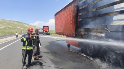 ERZURUM (AA) – Erzurum-Ağrı kara yolunda seyir halindeki bir tırın