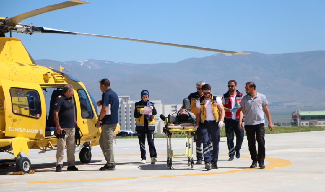 ERZURUM (AA) – Erzurum'da hayvan otlatırken boğa saldırısında yaralanan genç,