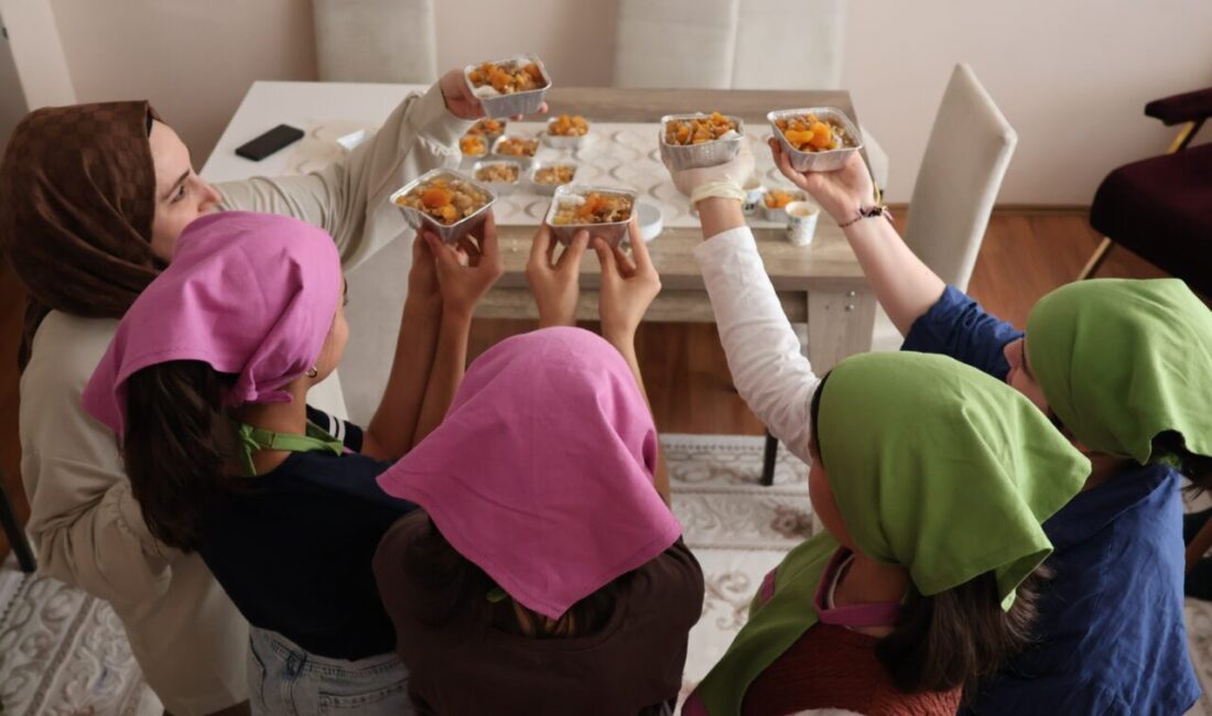 ERZURUM (AA) – Erzurum'da devlet koruması altındaki çocuklar, Muharrem ayı