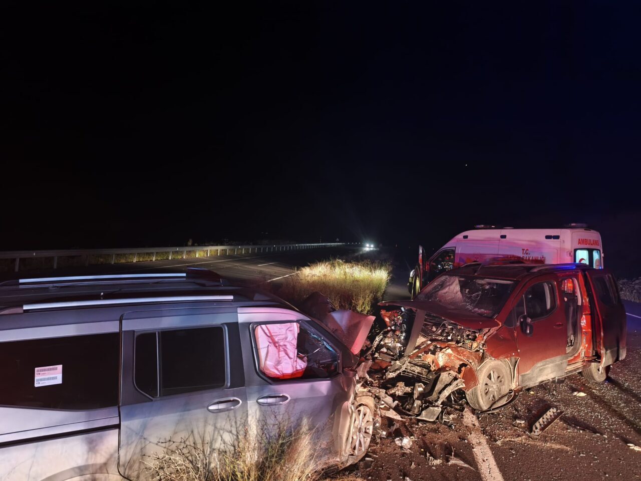 ERZURUM (AA) – Erzurum'un Horasan ilçesinde iki otomobilin çarpışması sonucu