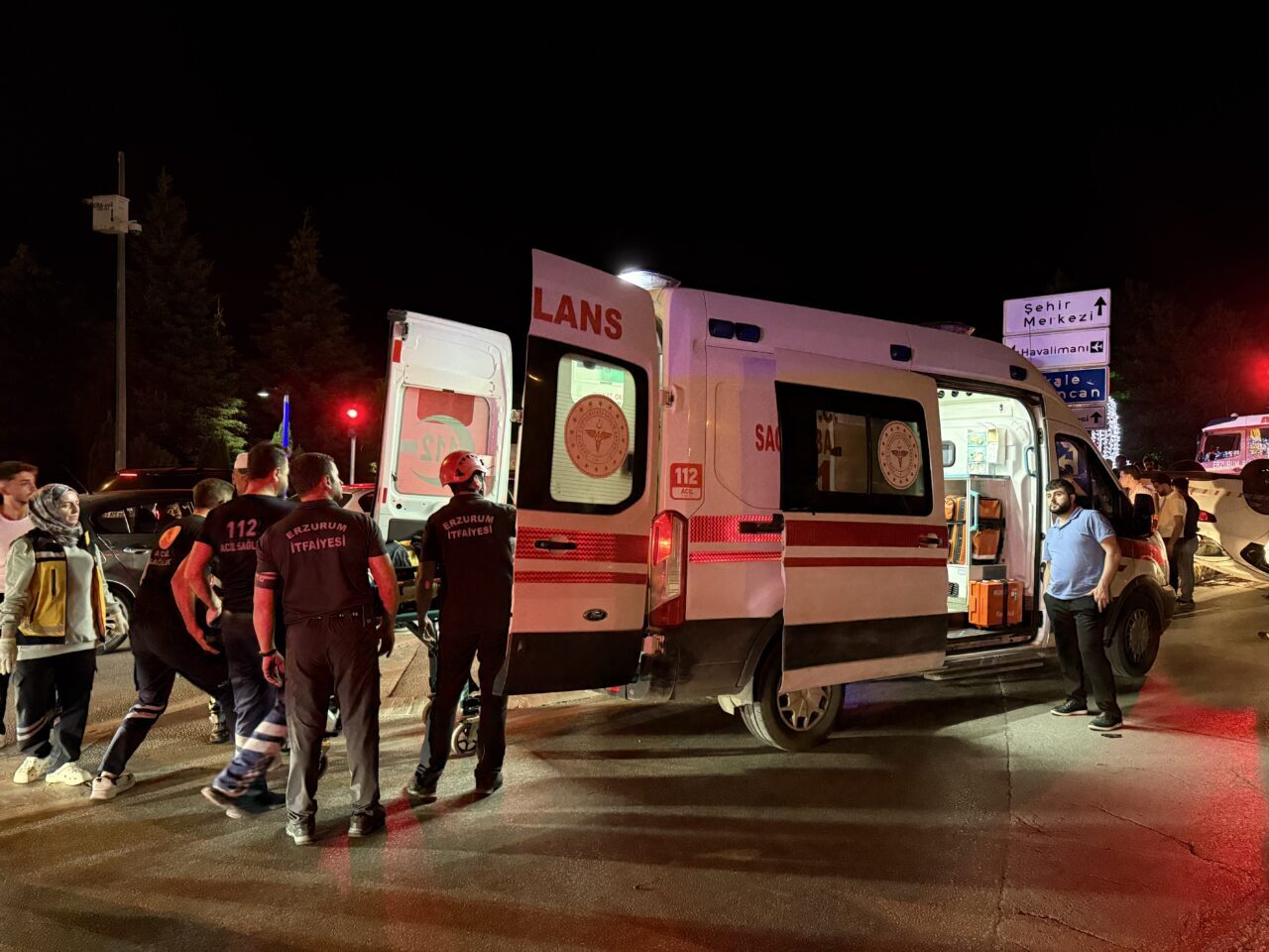 ERZURUM (AA) – Erzurum'un Yakutiye ilçesinde otomobilin refüje çıkarak takla