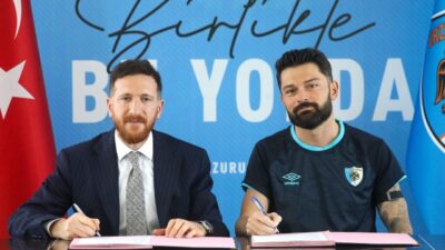 - Mavi-beyazlı kulüp, oyunculardan Mustafa Yumlu, Eren Tozlu, Orhan Ovacıklı,