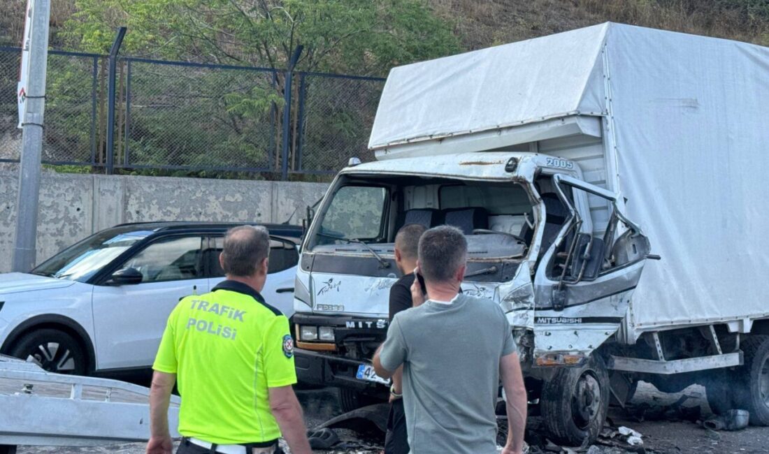 İSTANBUL (AA) – Esenler'de 5 aracın karıştığı zincirleme trafik kazasında