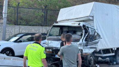 İSTANBUL (AA) – Esenler'de 5 aracın karıştığı zincirleme trafik kazasında