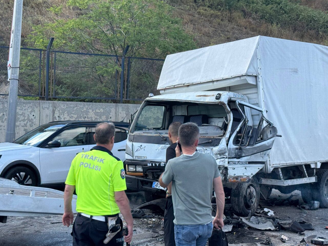 İSTANBUL (AA) – Esenler'de 5 aracın karıştığı zincirleme trafik kazasında