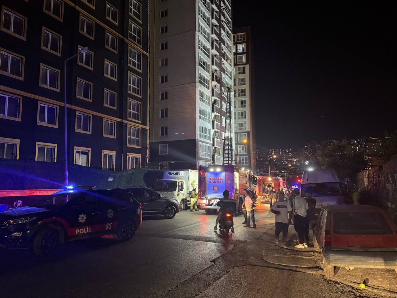İSTANBUL (AA) – Esenyurt'ta bir sitede bulunan 14 katlı binadaki
