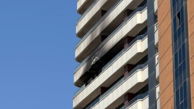 İSTANBUL (AA) – Esenyurt'ta 18 katlı bir binanın 12. katındaki