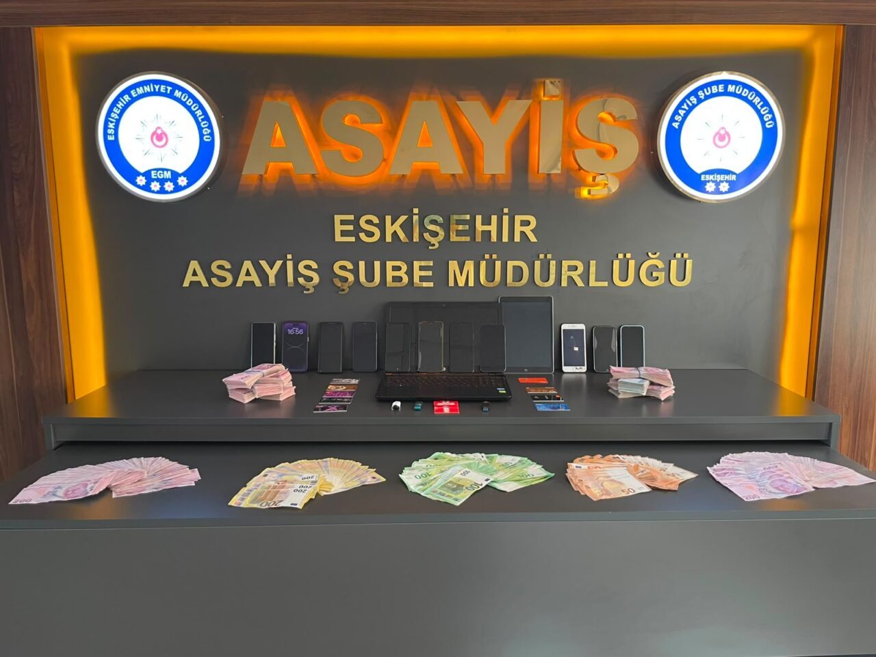 ESKİŞEHİR (AA) – Eskişehir merkezli 4 ilde düzenlenen dolandırıcılık operasyonunda