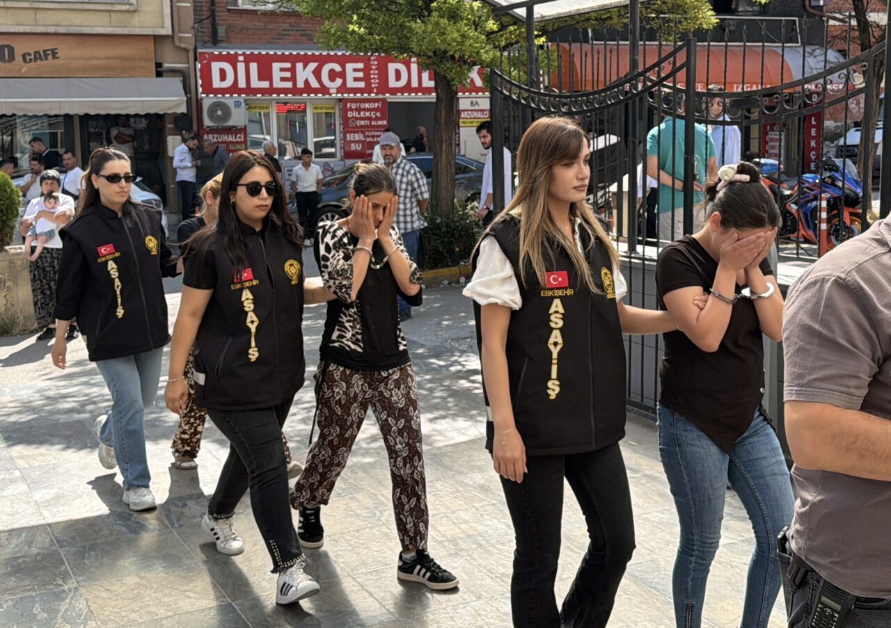 ESKİŞEHİR (AA) – Eskişehir’in Odunpazarı ilçesinde hırsızlık amacıyla bir eve