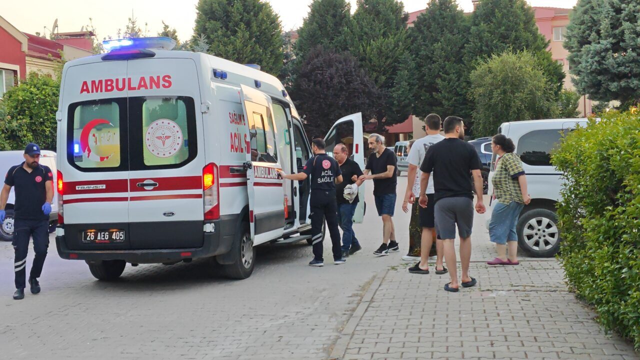 ESKİŞEHİR (AA) – Eskişehir'in Tepebaşı ilçesinde tartıştığı oğlu tarafından bıçakla