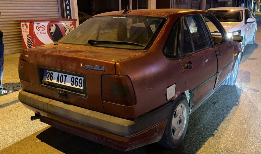 ESKİŞEHİR (AA) – Eskişehir'in Tepebaşı ilçesinde polisin "dur" ihtarına uymayıp