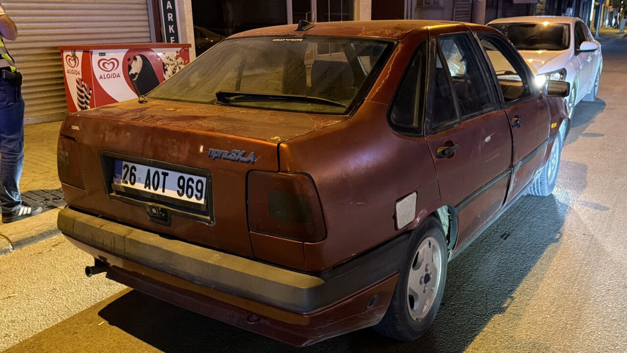ESKİŞEHİR (AA) – Eskişehir'in Tepebaşı ilçesinde polisin "dur" ihtarına uymayıp