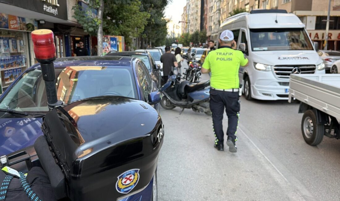 ESKİŞEHİR (AA) – Eskişehir'in Tepebaşı ilçesinde 2 motosikletin çarpışması sonucu