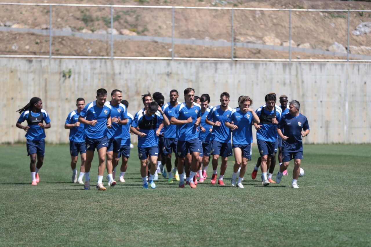 - Teknik direktör Özhan Pulat:
"Bu hafta transfer sayımızın 8-9'u bulmasını