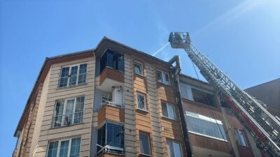 İSTANBUL (AA) – İstanbul Eyüpsultan'da 4 katlı binanın girişindeki iş